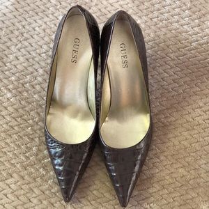 ✨STORE CLOSING SALE✨ EUC Guess Brown Pointed Toe Heels